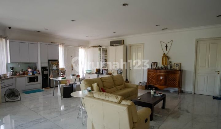 Dijual Taman Kebon Jeruk Intercon, Rumah Hoek 2