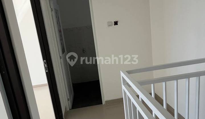 Rumah Stategis di Kota Cilacap, Akses Depan Jalan Utama