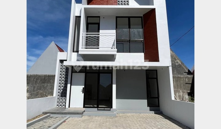 Rumah 2 Lantai Modern di Jeruklegi Cilacap Rumah 2 Lantai Modern di Jeruklegi Cilacap