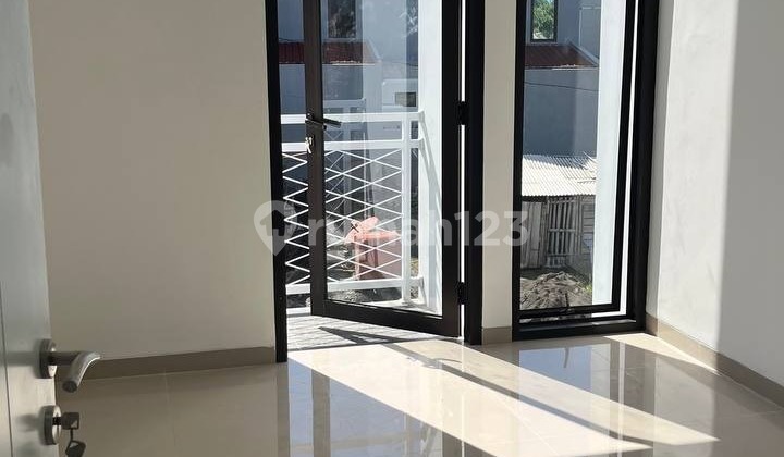 Modern Residence with Strategic & Comfortable Location Modern Residence with Strategic & Comfortable Location