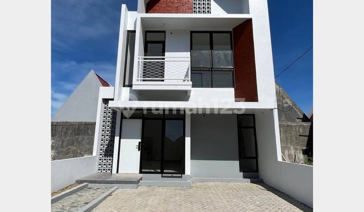 Rumah 2 Lantai 3 Kamar Tidur 2 Kamar Mandi di Cilacap Rumah 2 Lantai 3 Kamar Tidur 2 Kamar Mandi di Cilacap