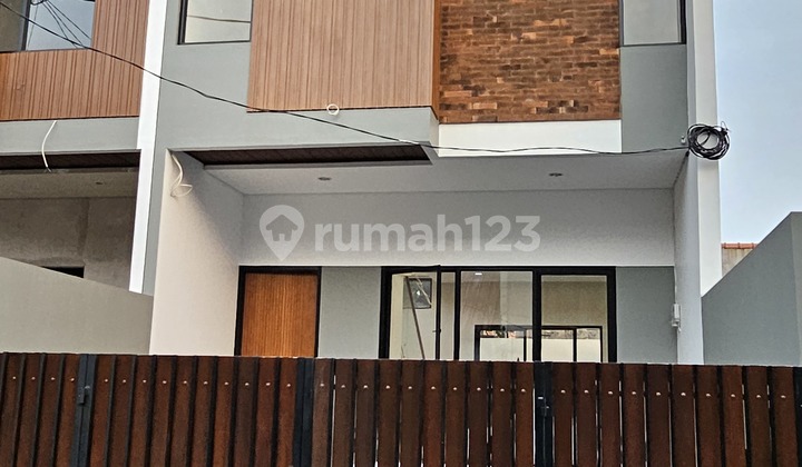 Rumah Baru Keren dan Lega 500M Dari Plaza Pondok Gede 2