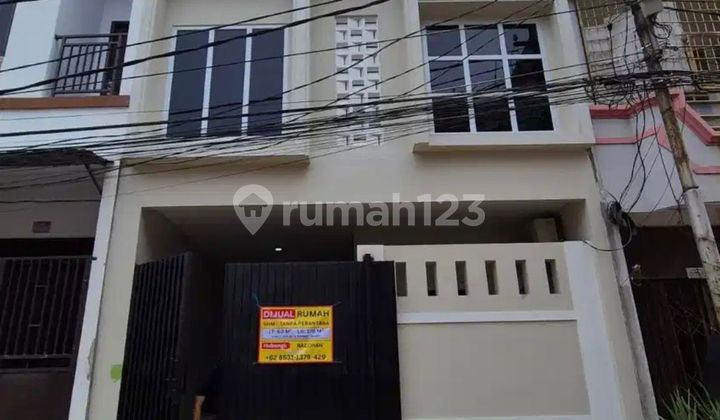 Rumah 3 Lantai Nyaman di Jelambar Jakarta