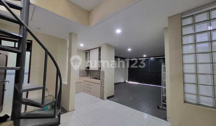 Hunian 3Lantai Super Luas untuk Keluarga Besar, Setiabudi Bandung 2