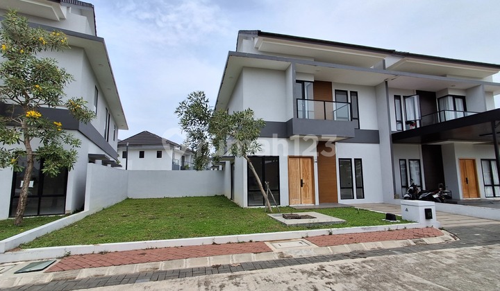 Hot Listing-Jarang Ada! Rumah Modern Plus Extra Tanah di Sampingnya