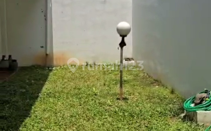 Dijual Rumah Dua Lantai Dalam Komplek di Pondok Cabe 2