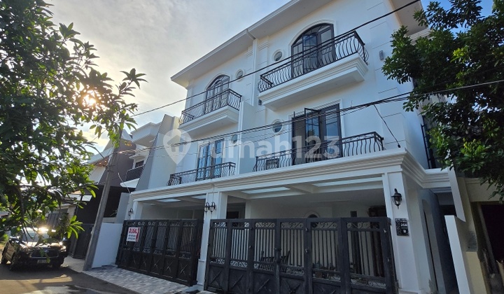 Dijual Rumah Siap Huni di Mega Cinere