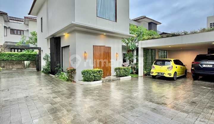 Dijual Rumah Dua Lantai Dalam Komplek di Cilandak 2