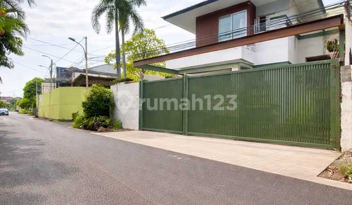 Dijual Rumah Baru Konsep Moderen Tropis di Pondok Indah