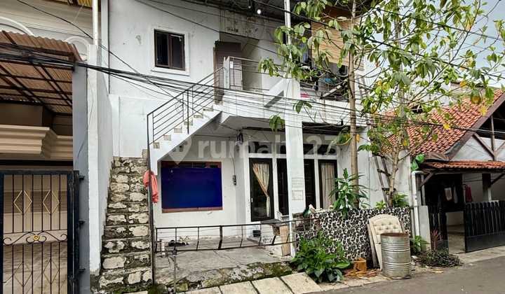 For Sale Cheap Two-Story Boarding House with Strategic Location in Radio Dalam 2