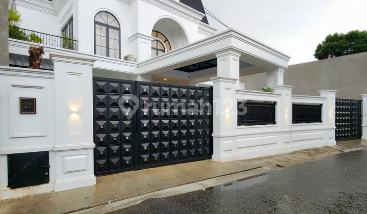 Dijual Rumah Mewah Lokasi Premium di Kebayoran Lama 2