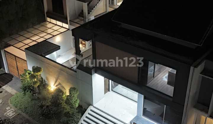 Dijual Rumah Dalam Town House Tiga Lantai di Jagakarsa