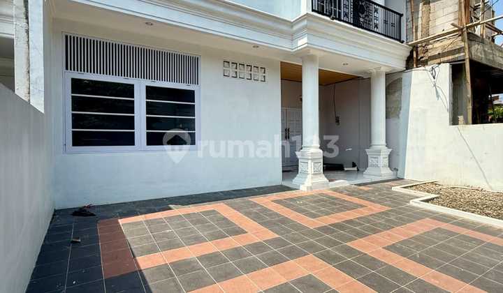 For Sale Two-Storey New House in a Complex in Cinere Equipped with Swimming Pool