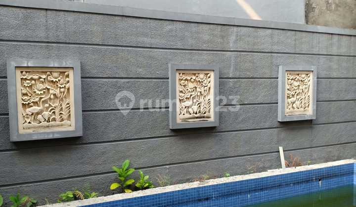 Dijual Rumah Dua Lantai Dilengkapi Swimming Pool Lokasi Dekat Mall 2