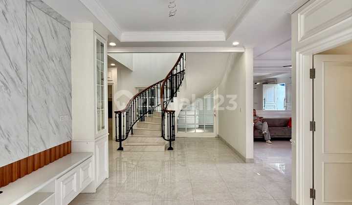 Dijual Rumah Mewah Dua Lantai Siap Huni Dekat Senayan