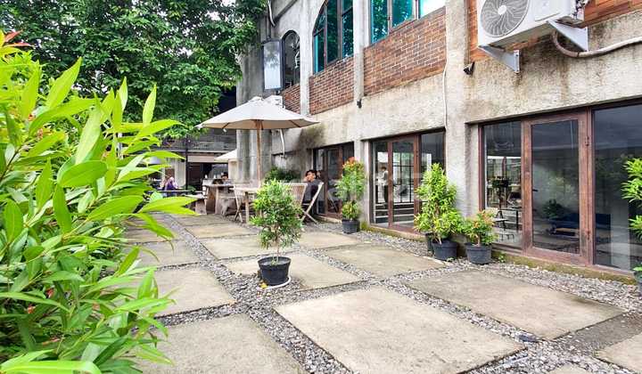 Cafe for Sale Still Active in Kebayoran Baru