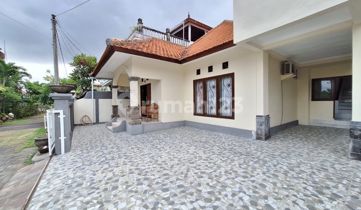 High-End Tropical Villa In Prime Location High-End Tropical Villa In Prime Location