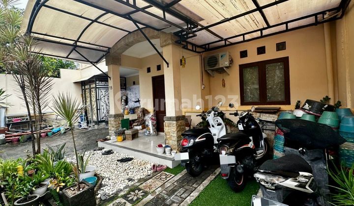 Rumah Elegan 3 Lantai di Kawasan Favorit Denpasar - Private & Tenang 2