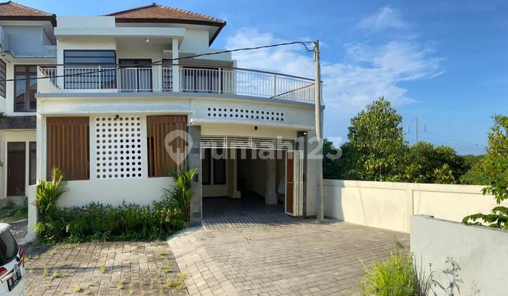 Rumah Elegan di Kawasan Favorit Jimbaran - Private & Tenang