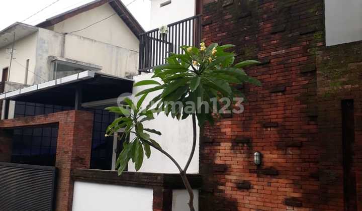 House in North Denpasar Area Strategic Location House in North Denpasar Area Strategic Location
