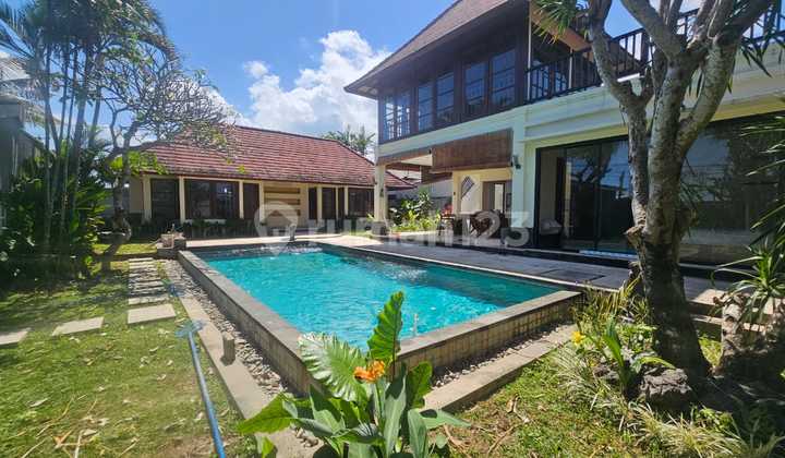 Hidup Mewah di Villa Tropis Eksklusif