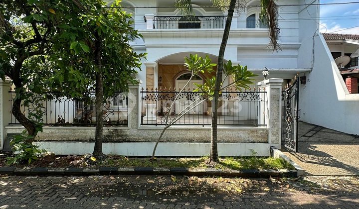 2-Story House in a Complex Near Public Facilities and Business Area