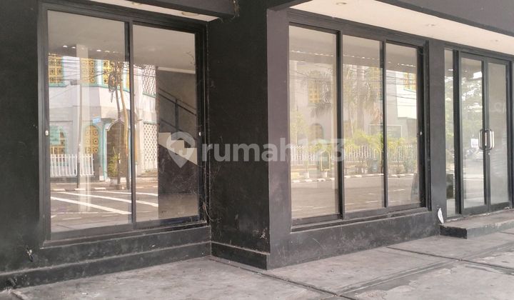 Strategic Shophouse Rented in the Tangerang Old Market Culinary Area Strategic Shophouse Rented in the Tangerang Old Market Culinary Area