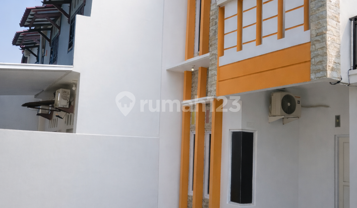 Rumah Keluarga Minimalis Nyaman - Pasar Rebo, Jakarta Timur