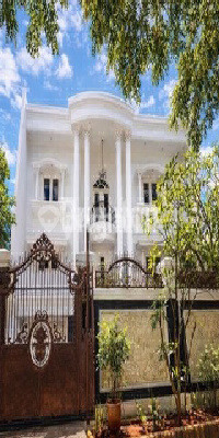 Classic Luxury 3.5-Story Fully Furnished House in the City - Land Area 300 m²