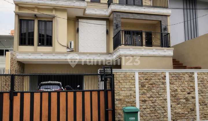 Rumah Super Luas di Kembangan Jakarta Barat - Cocok untuk Keluarga Besar & Home Office