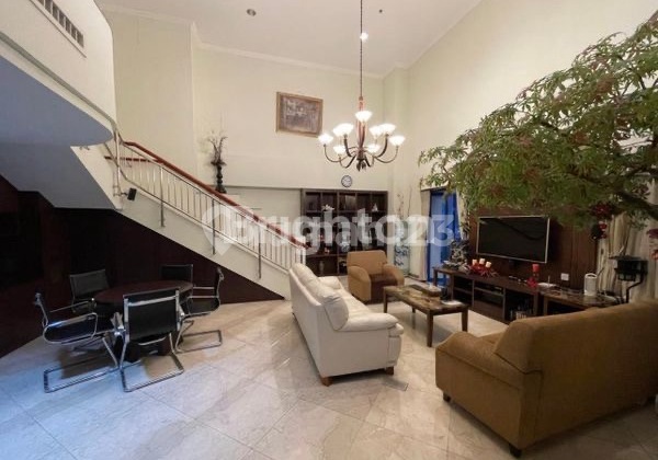 Luxury Penthouse Park Royale Lantai 24 - City View, Full Furnished