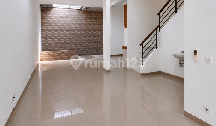 Modern House Ready to Live In - Topaz Phg Gading Serpong Cluster - Newly Renovated & Ev Ready! 2