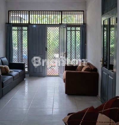 Rumah 2 Lantai 7 Kt | Kost Aktif di Kelapa Gading | Lt 180 Lb 240 | SHM 2