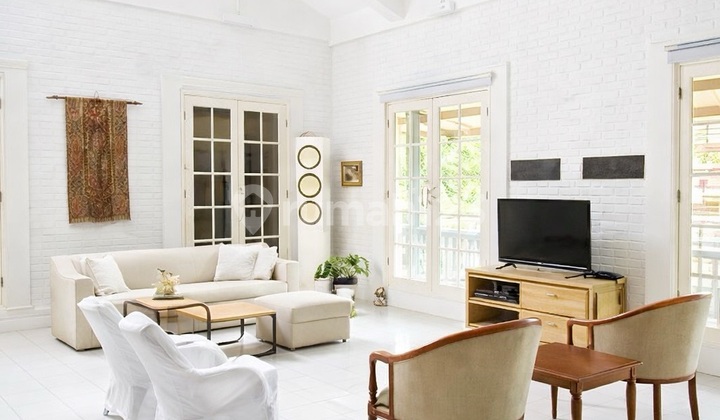 Luxury Hook House Megapolitan Cinere Estate - Fully Furnished & Australian Roof