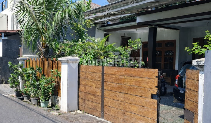 Sturdy House in Menteng Dalam, Tebet | Land Area 300 / Building Area 450 | Freehold Title