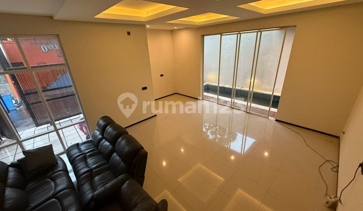 Dijual Rumah Full Furnished dengan Kolam Renang di Denpasar Barat 2