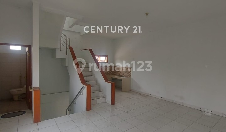Ready-to-Use 2-Story Shop Located Strategically at Taman Kopo Indah 3, Bandung 2