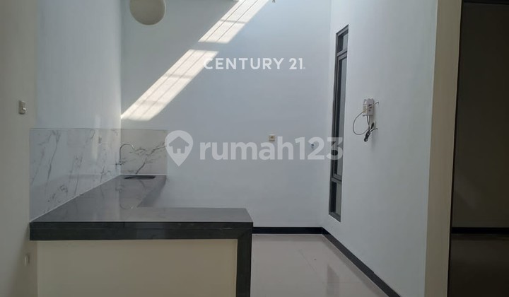 Ready-to-Live Comfortable and Strategic House in Tki Gardenville Bandung 2