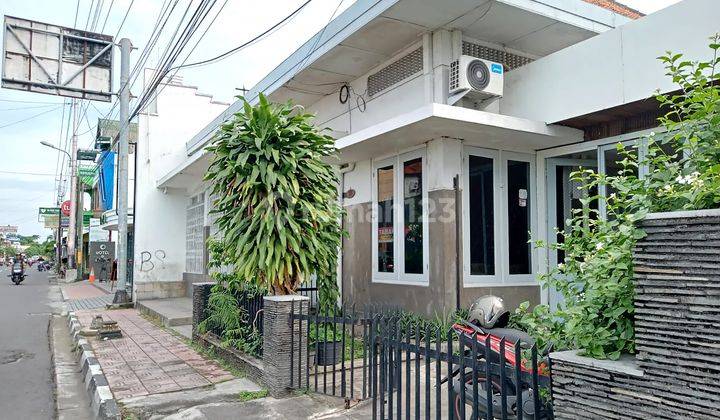 Rumah Klasik Strategis Dekat Alun alun Utara 3