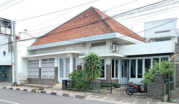 Rumah Klasik Strategis Dekat Alun alun Utara 1