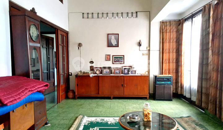 Rumah Klasik Strategis Dekat Alun alun Utara 10