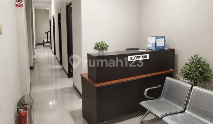Ruang Kantor 4-6 Orang Wifi AC Meja Kursi Ruang Meeting Resepsionis Ruang Kantor 4-6 Orang Wifi AC Meja Kursi Ruang Meeting Resepsionis