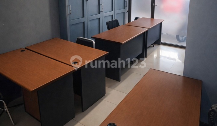 Sewa Ruangan Kantor 4-5 Orang Wifi, AC, Meja Kursi, Resepsionis, Ruang Meeting.