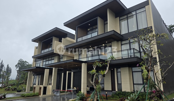 Rumah Mewah View Lapangan Golf di Summarecon Bogor Unit Terbatas dan Bebas Banjir