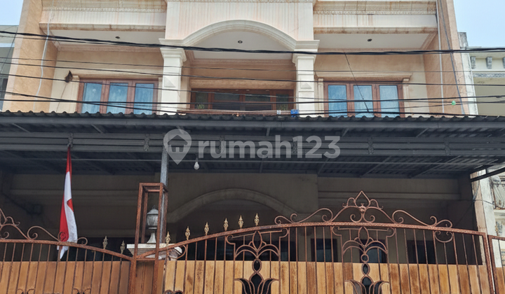 Nice House 3.5 Floors, Strategic Location in Sunter