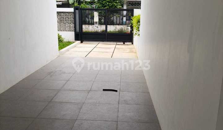 Rumah 2 Lantai Minimalis di Kebayoran Lama, Jakarta Selatan. 2