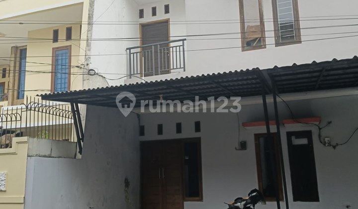 Di Sewakan Rumah 2 Lantai di Duren Sawit