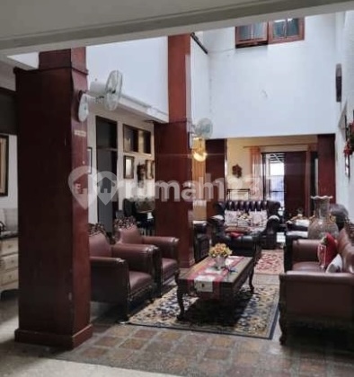 Rumah Lokasi Premium Posisi Hoek di Menteng