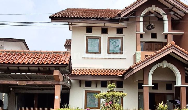 Rumah Cantik 2 Lantai di Ciledug, Bebas Banjir Dekat Akses Tol.