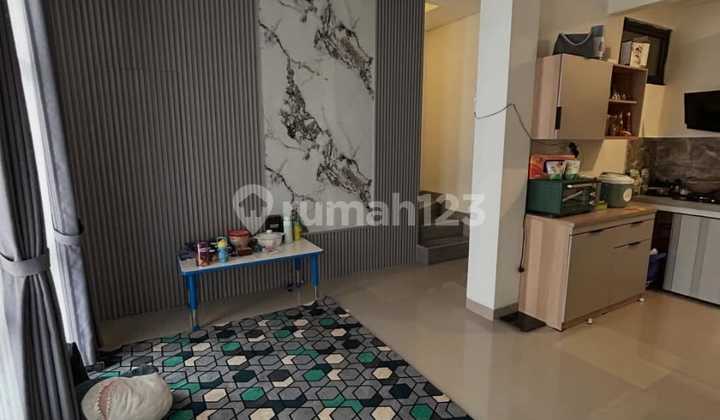 Ready-to-Occupy House in Bintaro Sector 9, Furnished. Near Toll Road. 2